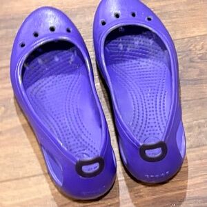 CROCS Vibrant Purple Slip-On Footwear